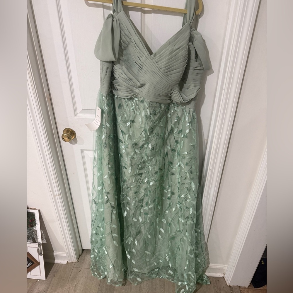 Elegant Green Evening Dress